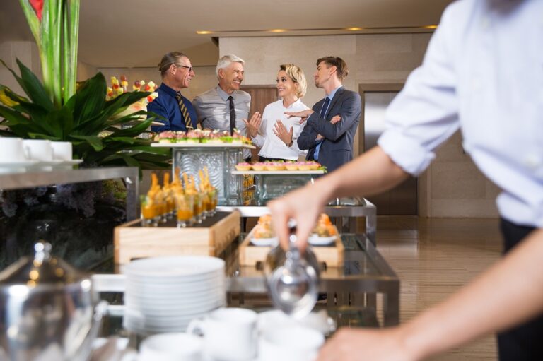 Catering na konferencję w Warszawie: Jak wybrać idealną firmę?